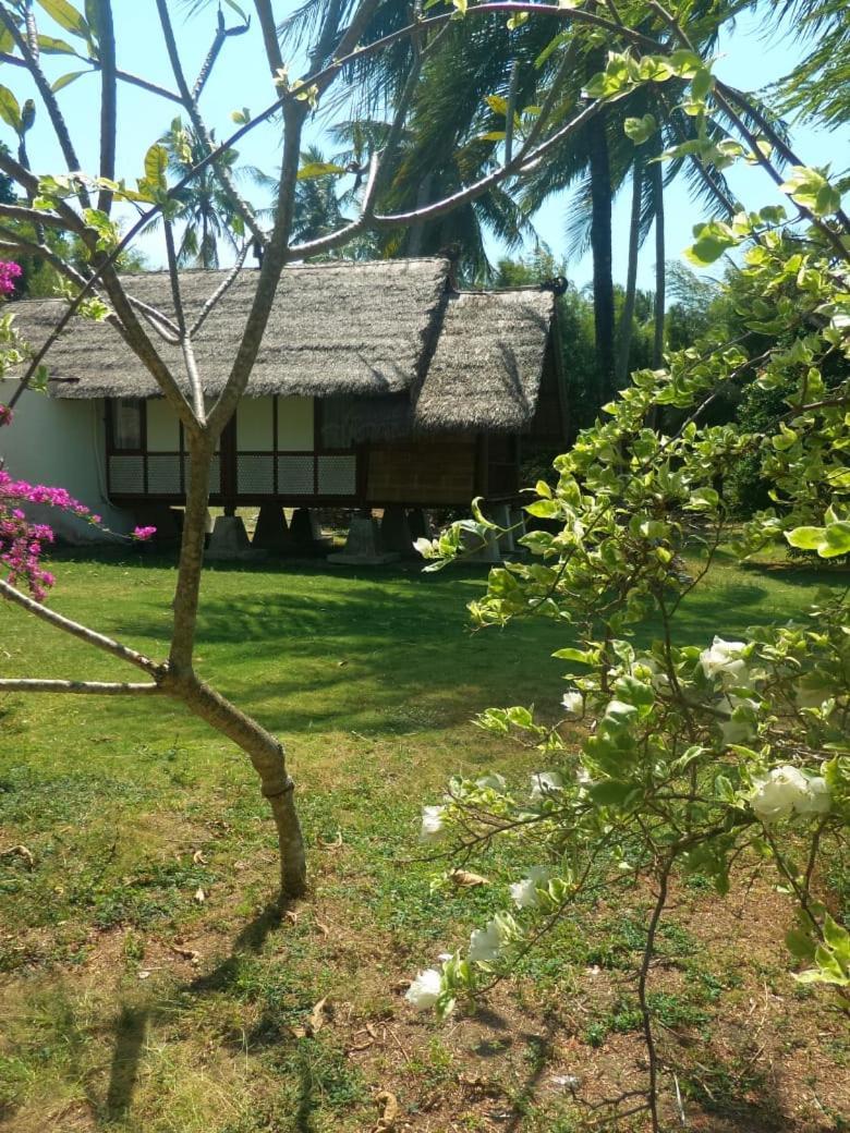Ary'S Lagoon Bungalow & Hotel Каримунджава Екстериор снимка