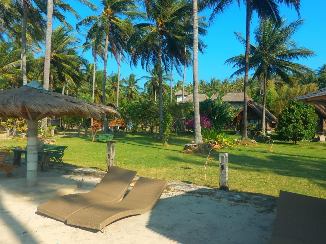 Ary'S Lagoon Bungalow & Hotel Каримунджава Екстериор снимка